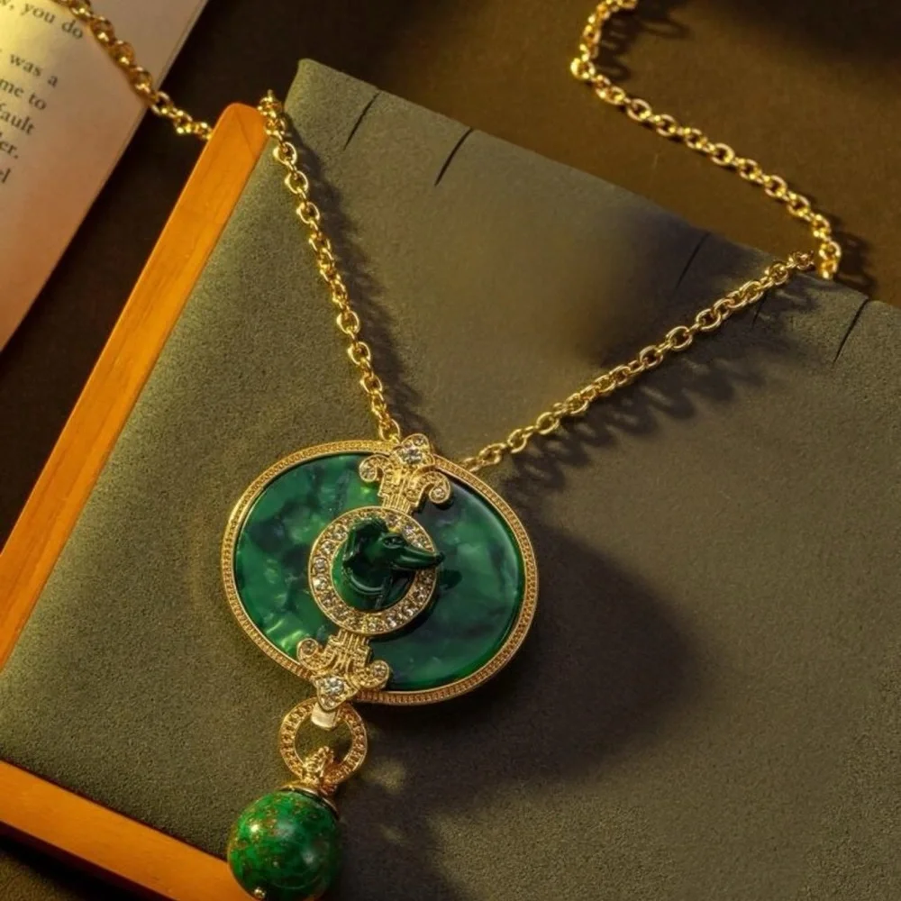 VINTAGE STYLE GREYHOUND GREEN AND GOLD PENDANT BROOCH NECKLACE